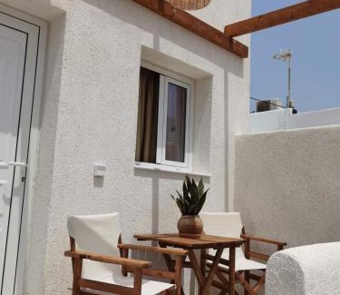 Perivolos Apartment | Villa Konstantinos