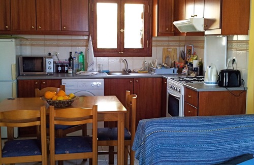 Almyrida Villa | villa Kostas Walk to the Beach in town Single Storey with Pool, Roof Terrace BBQ