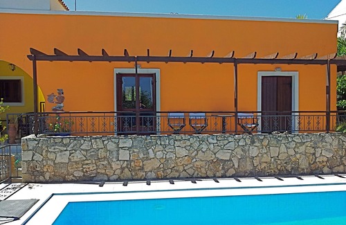 Almyrida Villa | villa Kostas Walk to the Beach in town Single Storey with Pool, Roof Terrace BBQ