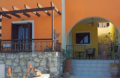 Almyrida Villa | villa Kostas Walk to the Beach in town Single Storey with Pool, Roof Terrace BBQ