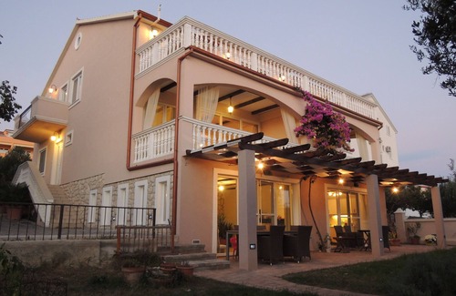 Pakostane Apartment | VILLA KRPETA, 1 bedroom apartment “Grafulin” for 2 to 4 people NEW