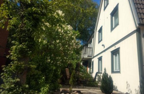 Vastra Frolunda Bed & Breakfast | Villa Kungssten