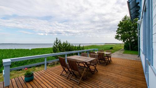 Kuressaare House | Villa Kuus Sõlme - Sea View Holiday Home