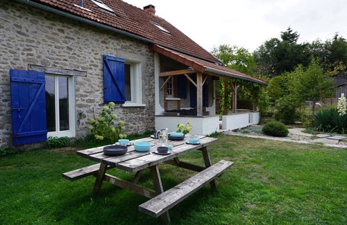 Azerables House | Villa La Bazonnerie, quietly located holiday home with private swimming pool