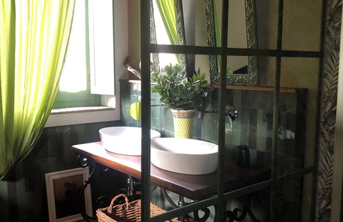 Borgo San Giacomo Bed & Breakfast | Villa la Canonica B&B with double room and private bathroom