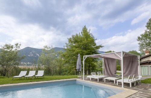 Cremignane Villa | Villa La Casetta sul Lago by Interhome
