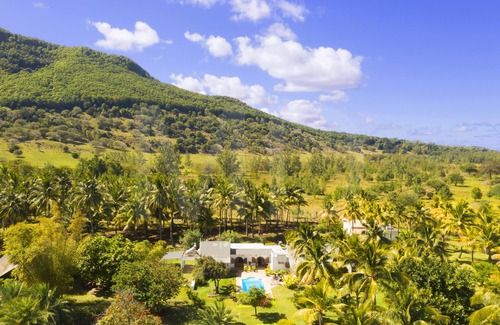 Le Morne Brabant Villa | Villa La Cocoteraie, 400 sqm, close to the beach, in a beautiful garden
