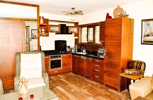 Orhangazi Villa | Villa Lake Paradise - Small Villa Lakeshore