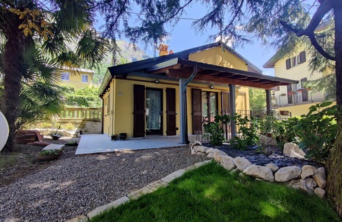 Lierna Cottage | Villa Laura - Dependance Jolanda with large veranda, garden and pool view