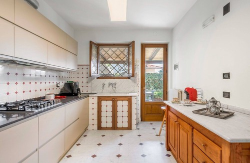 Forte dei Marmi Villa | Villa Le Fontanelle In Forte Dei Marmi with Ac