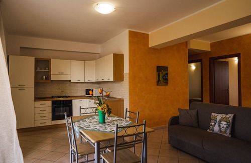 Pozzallo Apartment | Villa le Mimose - Caracol appartam with private garden/pool 30 mt. beach