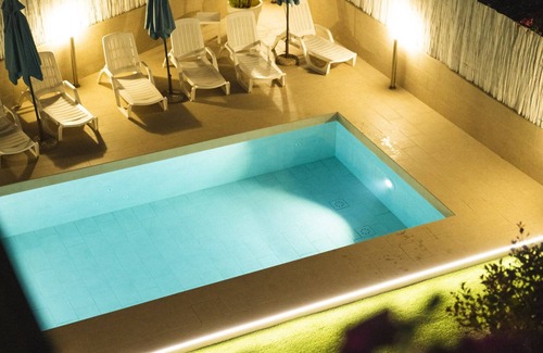 Pozzallo Apartment | Villa le Mimose - Caracol appartam with private garden/pool 30 mt. beach