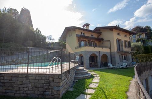 Menaggio Villa | Villa le Rose sleeps 6 - FAMILIES ONLY please