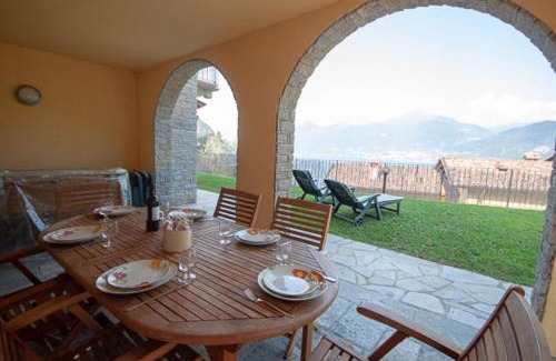 Menaggio Villa | Villa le Rose sleeps 6 - FAMILIES ONLY please