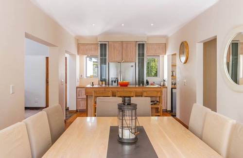 Knysna Villa | Villa Leisure, Leisure Isle, steps from Knysna Lagoon. Private pool, sleeps 6 nn