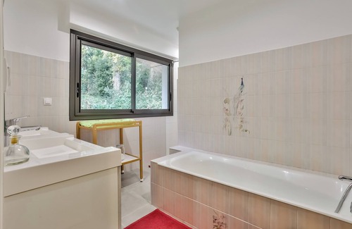 Saint-Cast-le-Guildo Villa | VILLA LES CHAUMES, in a park 5 minutes from the beach and town center on foot