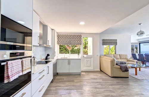 Canhas House | Villa Liana by LovelyStay