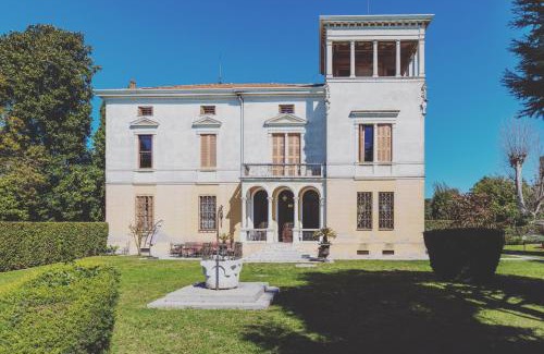 Mira Apartment | Villa Liberty Venezia -Jacuzzi and Gardens- Dimora Storica a soli 20km da Venezia