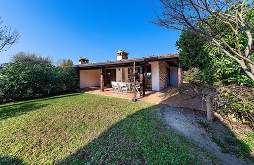 Moniga del Garda Villa | Villa Lidia con piscina by Wonderful Italy