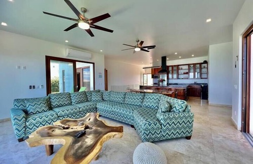 Pristine Bay Villa | Villa Linda Vista @Coral Views, French Harbour