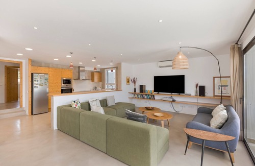 Punta Prima Villa | Villa 'Linda' with Sea View, Wi-Fi and Air Conditioning