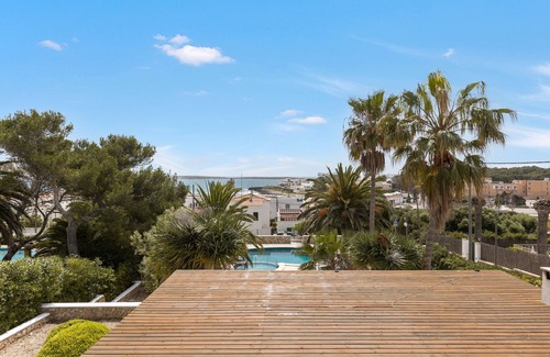 Punta Prima Villa | Villa 'Linda' with Sea View, Wi-Fi and Air Conditioning