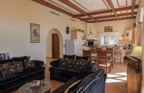 Benalup-Casas Vieja House | Villa Lino with Mountain Views, Pool, Garden and Wi-Fi