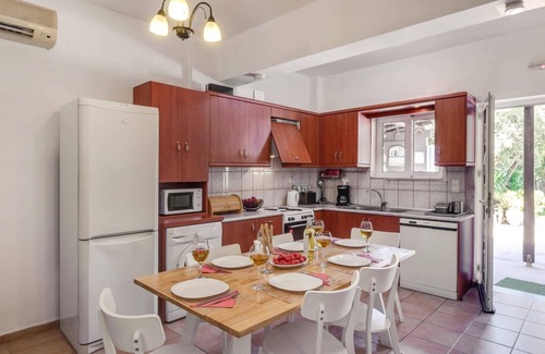 Kato Stalos Villa | Villa Liostasi by Villa Plus