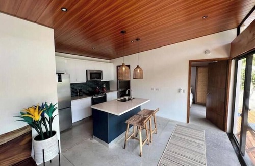 La Libertad House | Villa Los Padrinos - La Casita