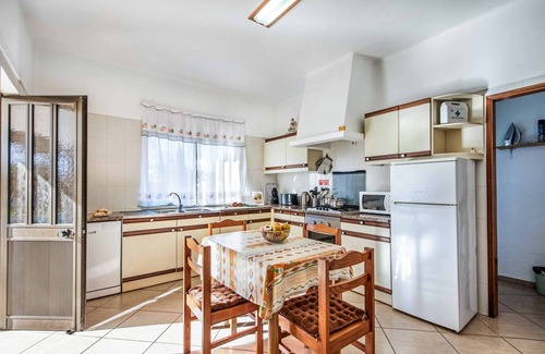 Sesmarias Villa | Villa Lourenco - A detached Villa, Great location to shops & restaurants, WI-FI