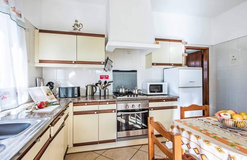 Sesmarias Villa | Villa Lourenco - A detached Villa, Great location to shops & restaurants, WI-FI