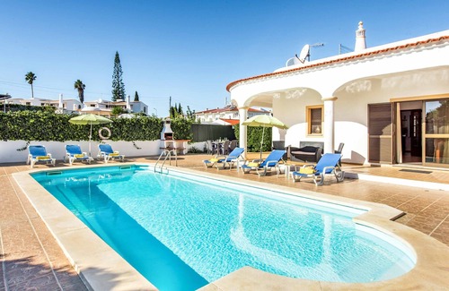 Sesmarias Villa | Villa Lourenco - A detached Villa, Great location to shops & restaurants, WI-FI