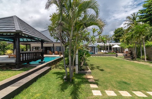 Dencarik Villa | Villa Lovina-beach 1 & 2, luxurious beach villa, 4 bedrooms, staff, pool and boat