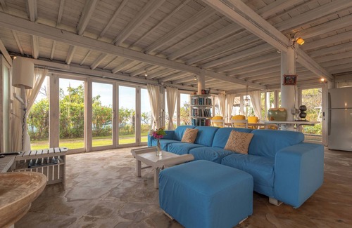 Dencarik Villa | Villa Lumbung - Private, Amazing & Authentic Beachfront Villa