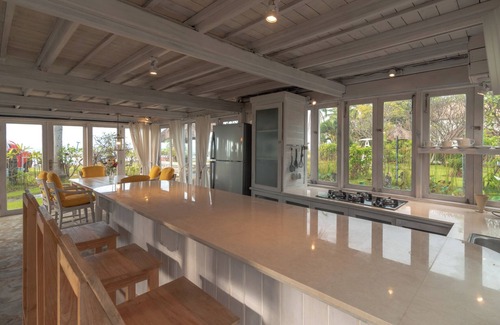 Dencarik Villa | Villa Lumbung - Private, Amazing & Authentic Beachfront Villa