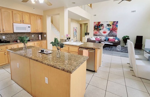 Silverado Ranch Villa | Villa Luxur- Modern Stylish house W/ Gym & Spa