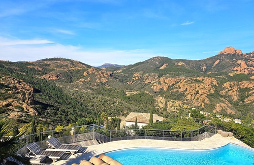 Antheor Villa | Villa Lynda : swimming-pool and stunning view over the sea and mountain range