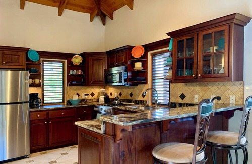 Estate Emmaus House | Villa Madeline ~ Cozy Hillside Villa w/Solar!