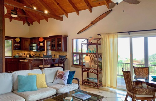 Estate Emmaus House | Villa Madeline ~ Cozy Hillside Villa w/Solar!