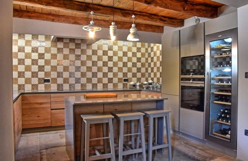 Pican Villa | Villa Magica with Pool