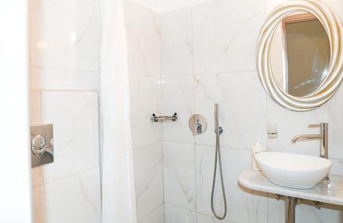 Kamari Apartment | Villa Maina