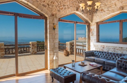 Malaxa House | Villa Malaxa and Suites