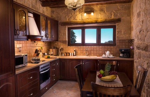 Malaxa House | Villa Malaxa and Suites