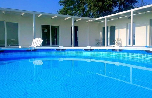 Porotto House | Villa Mallia A: A modern and graceful two-story apartment situated in a quiet location, a few minutes from the town center, with Free WI-FI.