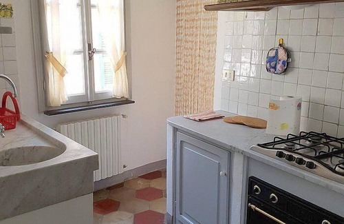 Finalborgo House | Villa Malvina C: A welcoming apartment that is part of an ancient historic building, with Free WI-FI.