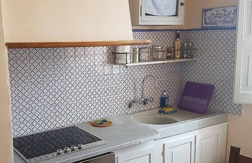 Finalborgo House | Villa Malvina D: A welcoming apartment that is part of an ancient historic building, with Free WI-FI.