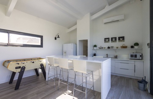 Saint-Martin-de-Crau Villa | Villa Marie en Provence - Great holiday house with great poolhouse