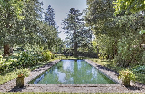 Pontremoli Villa | Villa Margaret: A splendid nineteenth-century three-story historical villa surrounded by the greenery, with Free WI-FI.