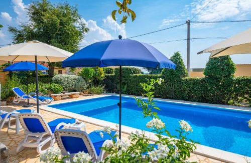Kastelir Villa | Villa Margerita with private pool, yard and parking