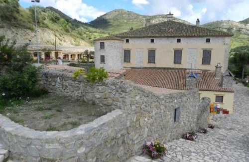 Castelsilano House | Villa Maria